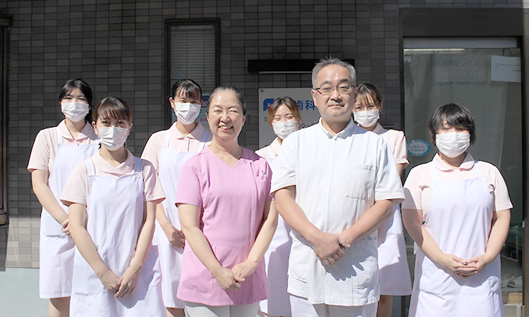 伴歯科医院の精鋭スタッフが、患者様に寄り添い治療いたします