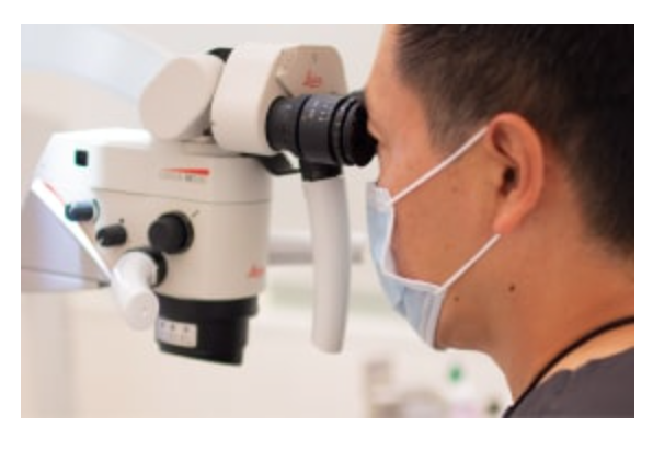 ①医院名②診療室③マイクロスコープ