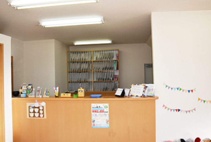 ①受付　②診療室