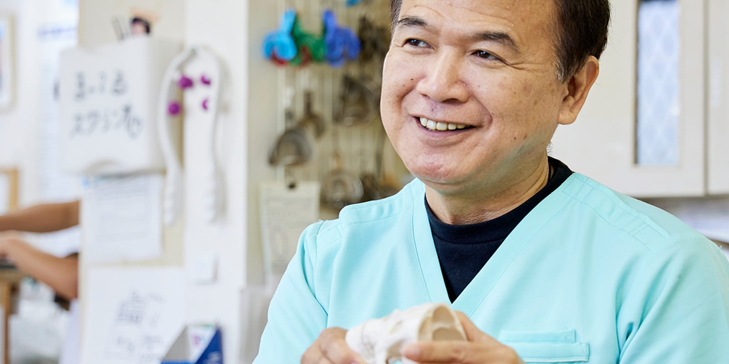 顎関節症の治療を起点とし、原因不明とされてきた体調不良にも向き合う独自の医療理念を掲げています。