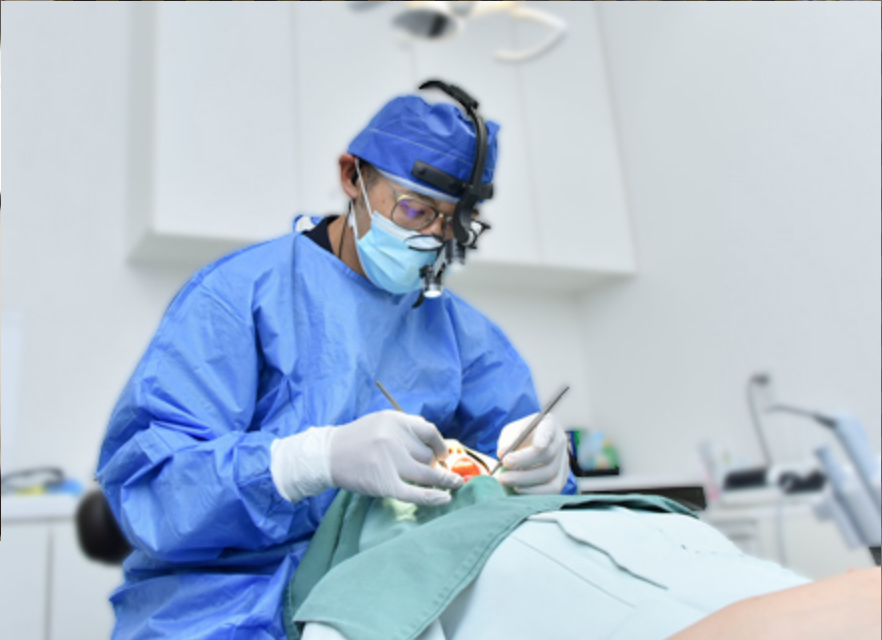 ①クリニック外観②院内③診療