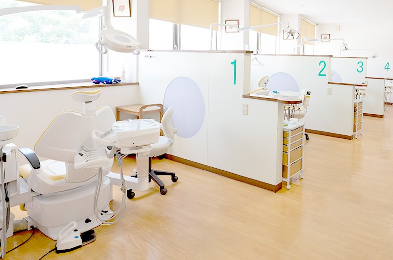 ①外観②受付③診察室