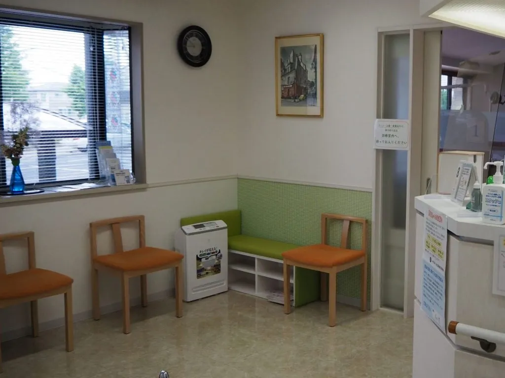 ①外観②受付③待合室