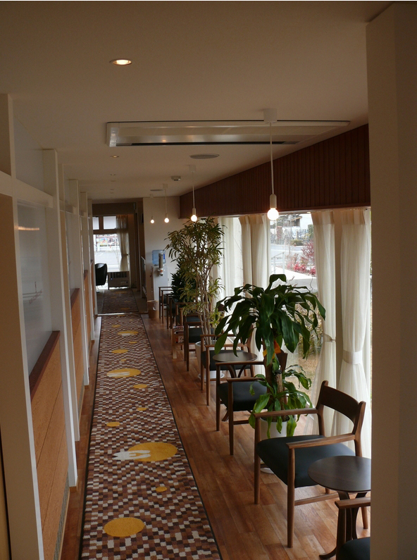 ①クリニック外観　②受付　③待合室