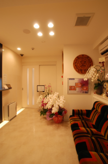 【新宿三丁目駅 徒歩2分】【早朝・土日診療】【日本歯内療法学会指導医・専門医】確かな技術と充実の設備で、患者様の健康と幸せを守ります