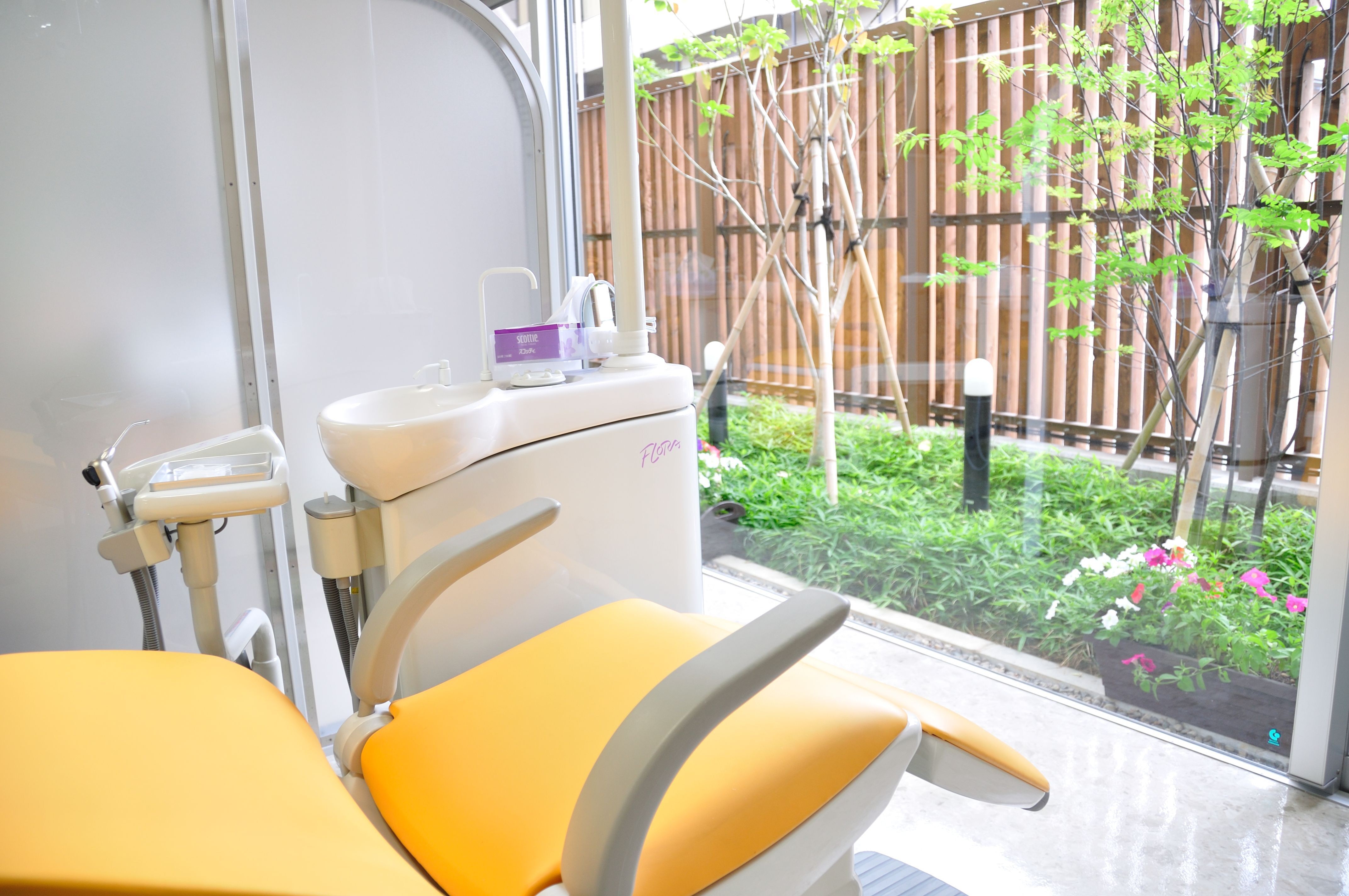 ①医院イメージ ②待合室 ③診療ユニット