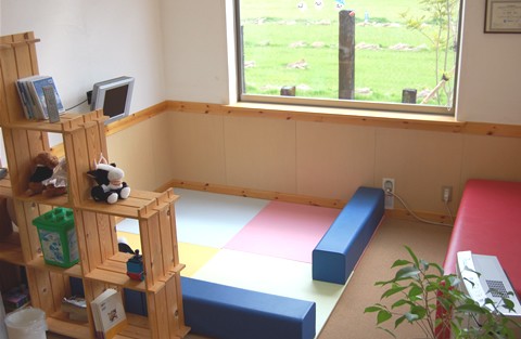 小さなお子様が遊べるスペースがございます