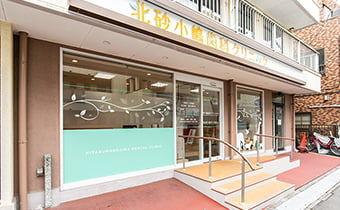 ①クリニック外観②受付・待合室③診療室