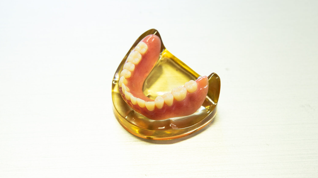 お口にぴったり合う入れ歯を作製いたします