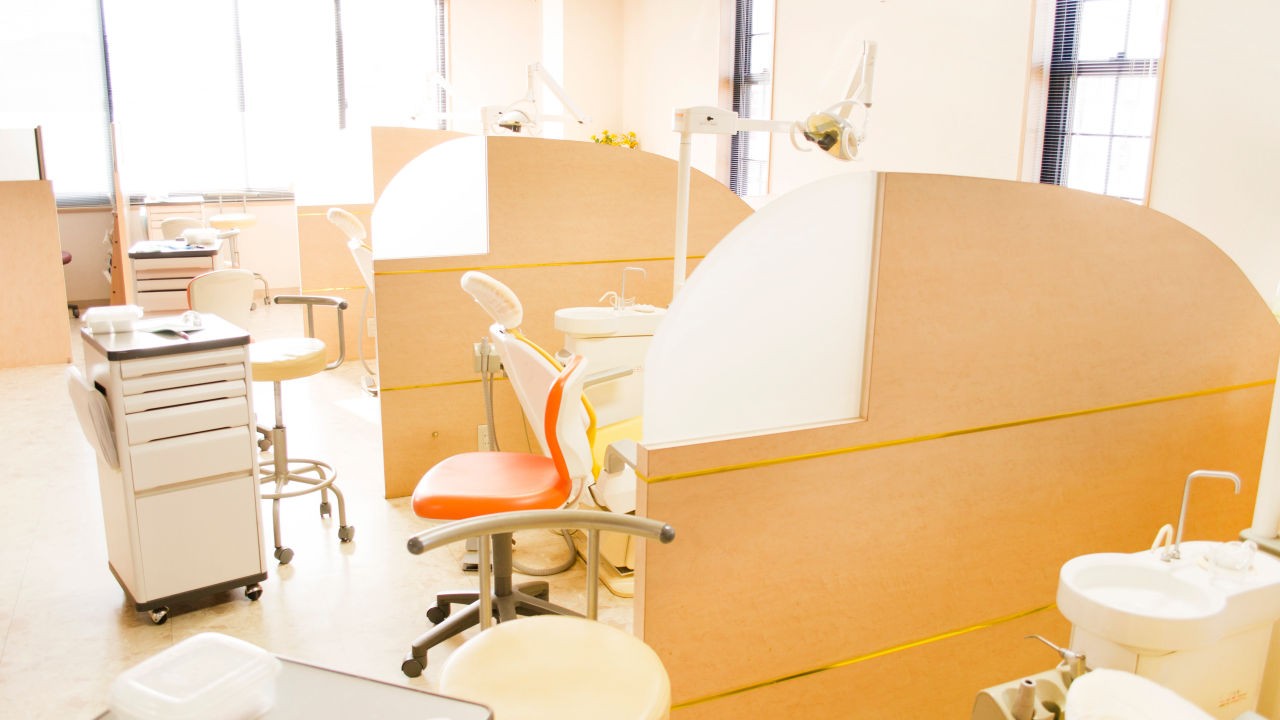 ①受付 ②診療室 ③カウンセリング風景