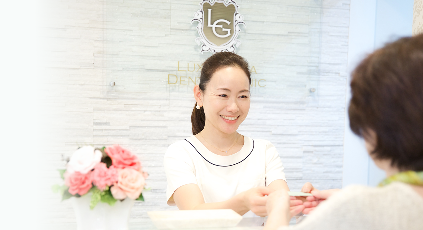 ①②診療風景 ③受付