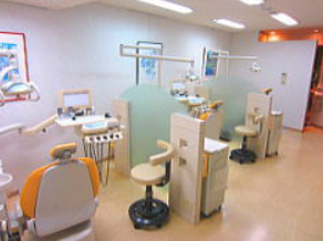 【都営地下鉄三田線 新板橋駅 徒歩2分/JR埼京線 板橋駅 徒歩3分/東武東上線 下板橋駅 徒歩4分】やさしいインプラント治療をモットーにしたオカモト歯科医院