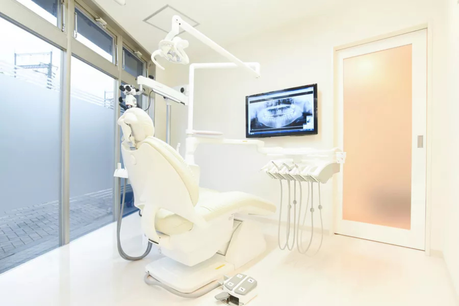 【久喜駅より徒歩1分】キッズルーム完備！複数の専門家の目で見極める安心治療「 久喜歯科・矯正歯科」