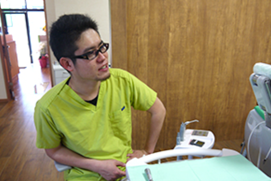 院長の岩﨑　玲二