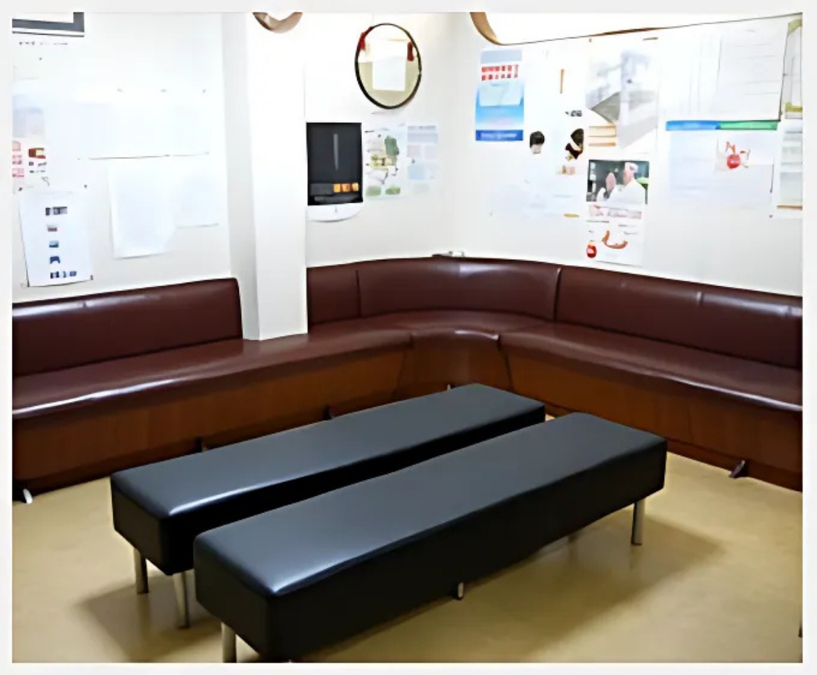 ①診療室②待合室③受付