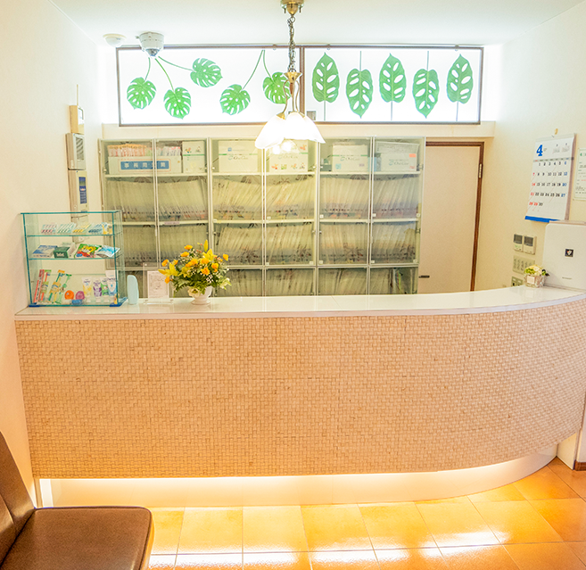 ①クリニック外観②受付③キッズスペース