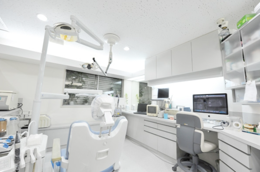 【東京駅から徒歩5分】【厚生労働省認定再生医療等委員会委員】歯を残す治療に徹底的にこだわる八重洲歯科クリニック