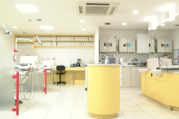 ①玄関②待合室③診療スペース