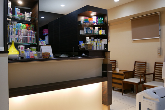 ①受付②待合スペース③治療ユニット