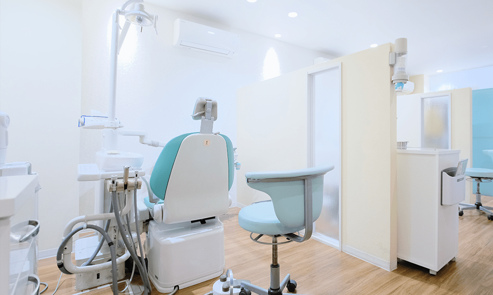 ①外観②受付③診療室