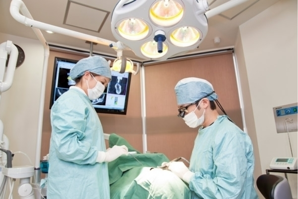 超音波で骨を削ることができるバリオサージを導入