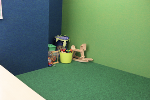 ①エントランス②診療室③キッズスペース