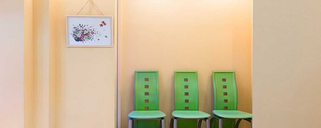 ①歯科医院入口②待合スペース③診療室