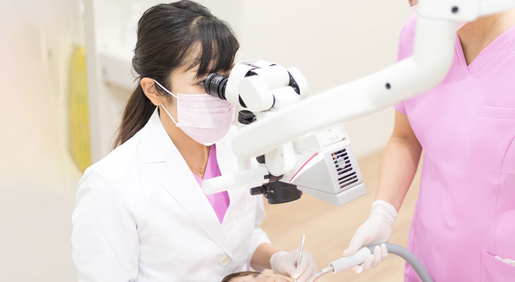 できる限り健康な歯質や神経を残せるよう、一人ひとりのお口の状態に合わせた精密な治療を心がけています。