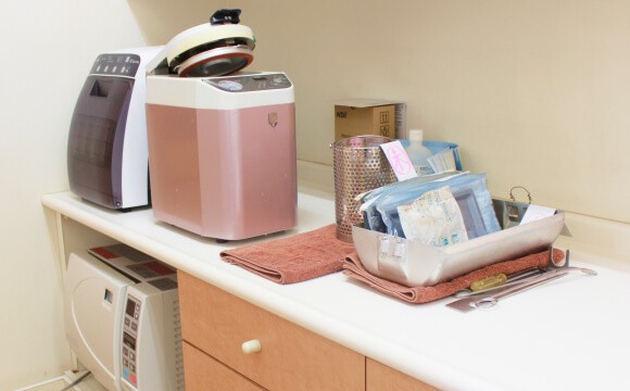 治療器具は専用の機械で滅菌を行っています