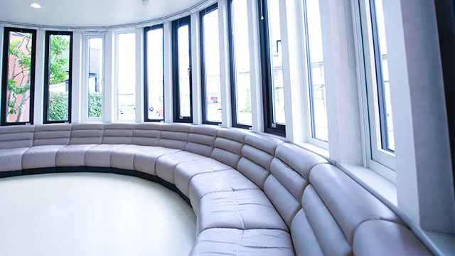 【インプラント専門医在籍・駐車場完備】高度な治療技術で幅広い診療に対応するとみつか歯科医院