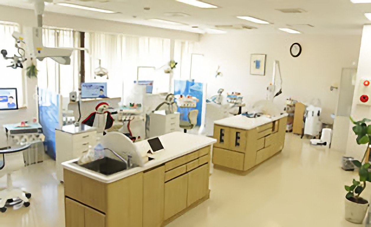 ①受付②待合室③診療室