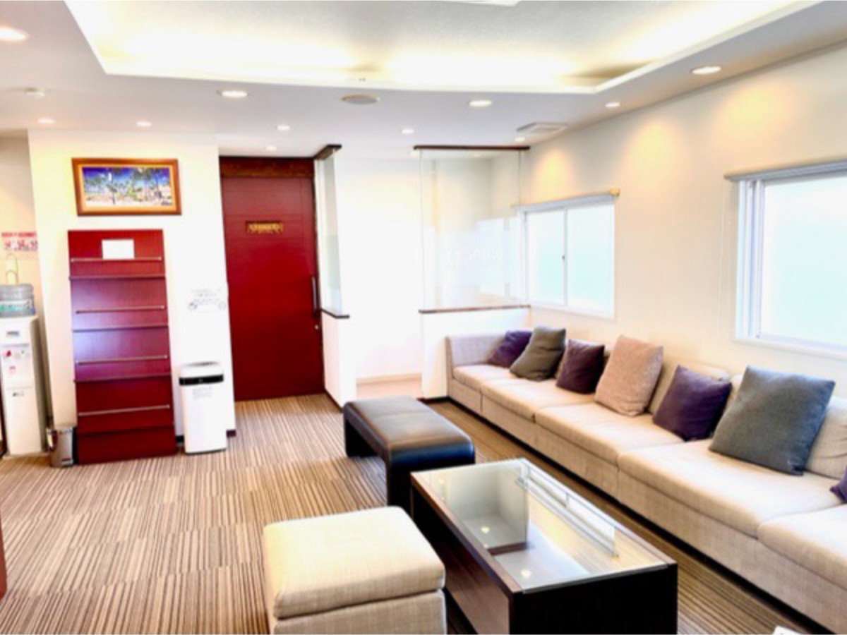 ①医院外観 ②待合室 ③診療室