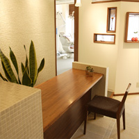 ①受付②待合室③診療室