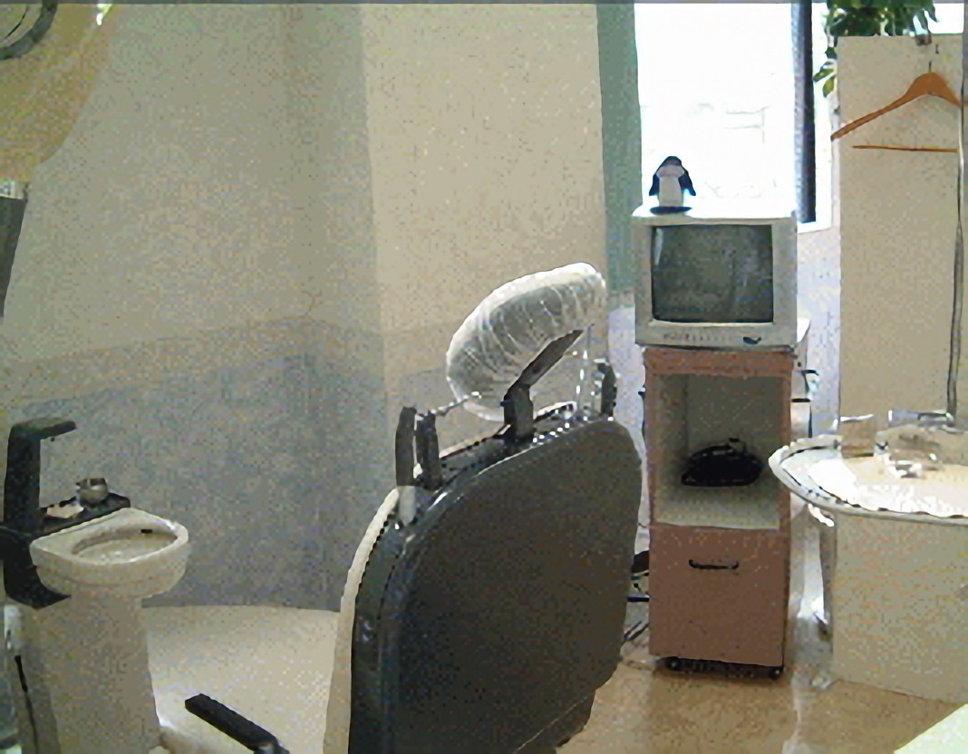 ①外観②待合室③診察室