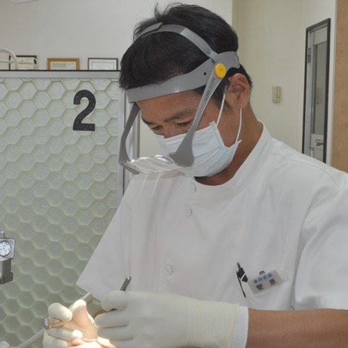 歯を失った原因を究明し綿密な術前準備を行っています