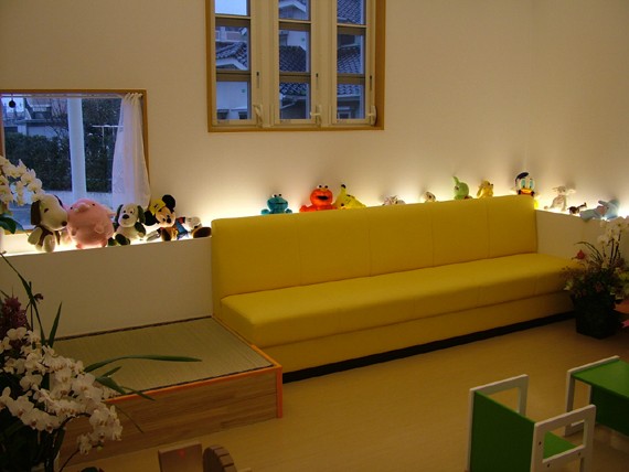 ①外観②待合室③診察室