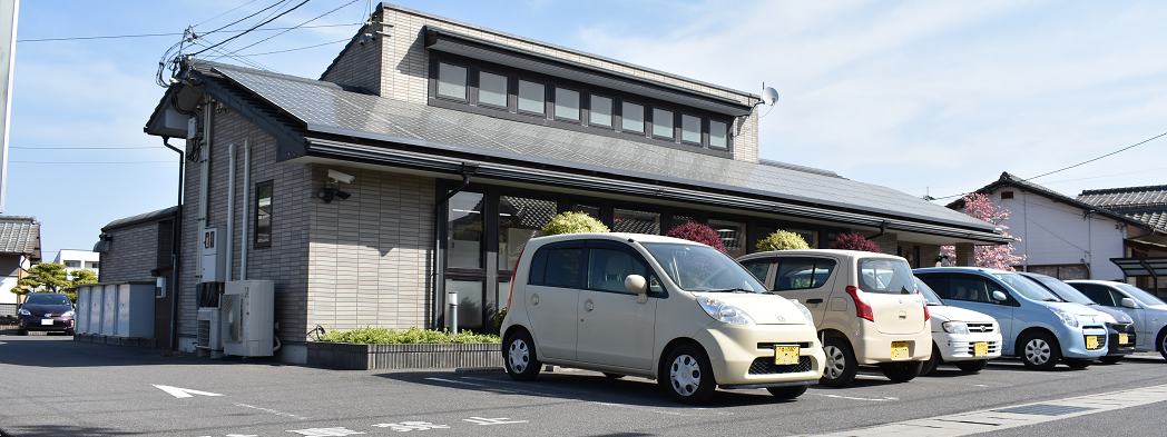 広い駐車場のご用意がございます