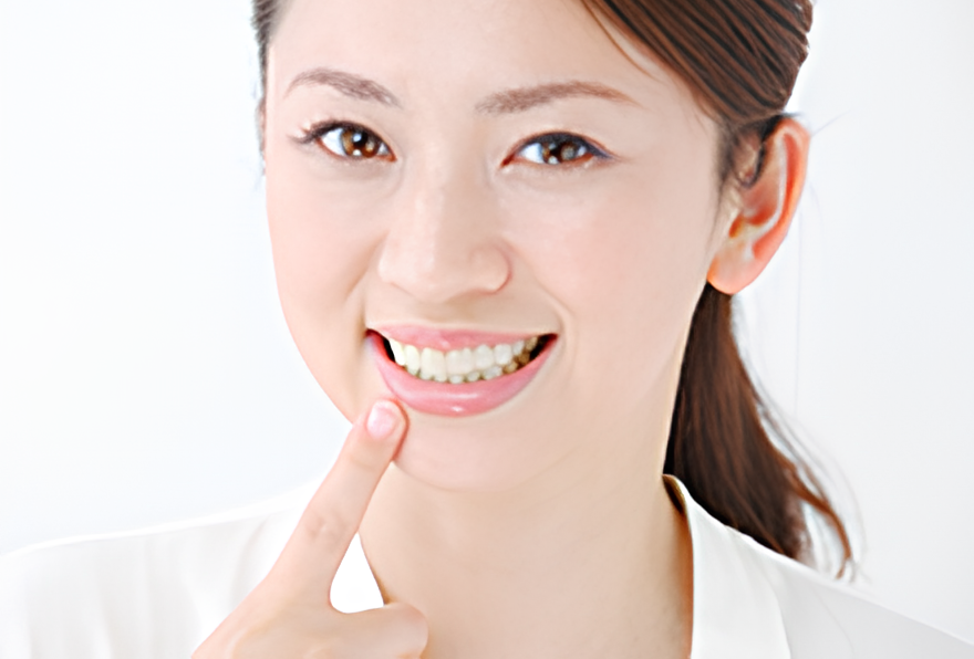 ホワイトニングやセラミック治療で実現する理想の口元