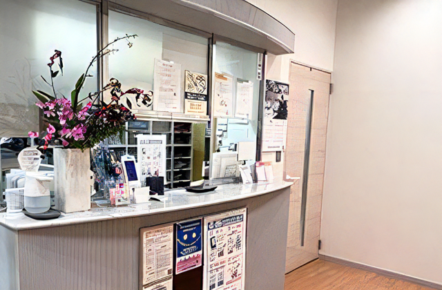 ①受付②待合室③診療室