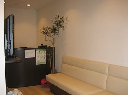 【富雄駅 徒歩4分・平日19時30分まで診療】小児から成人まで幅広い診療に対応する岡村歯科医院