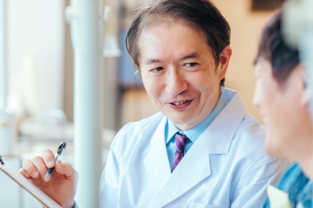 ご本人やご家族、介護に携わる方々とも連携しながら安心できる歯科医療の提供に努めています。※写真はイメージです。