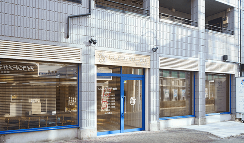 ①駅からのアクセス良好です②外観③待合室