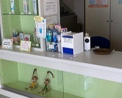 ①クリニック外観②玄関③受付