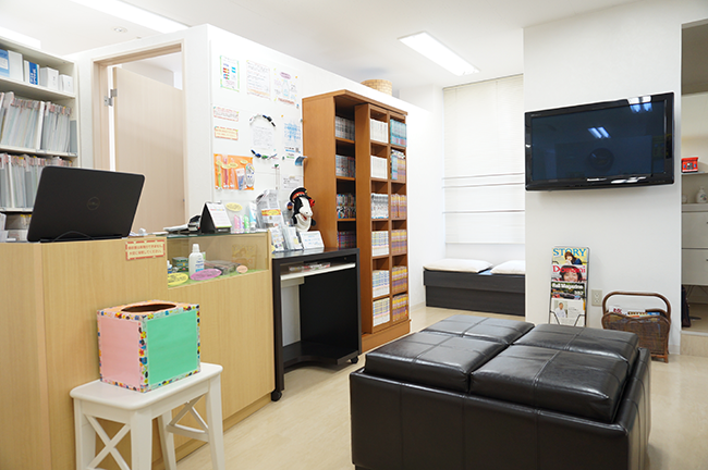 【京王線高幡不動駅より徒歩1分】子供から大人まで幅広く対応する、たかはた矯正歯科