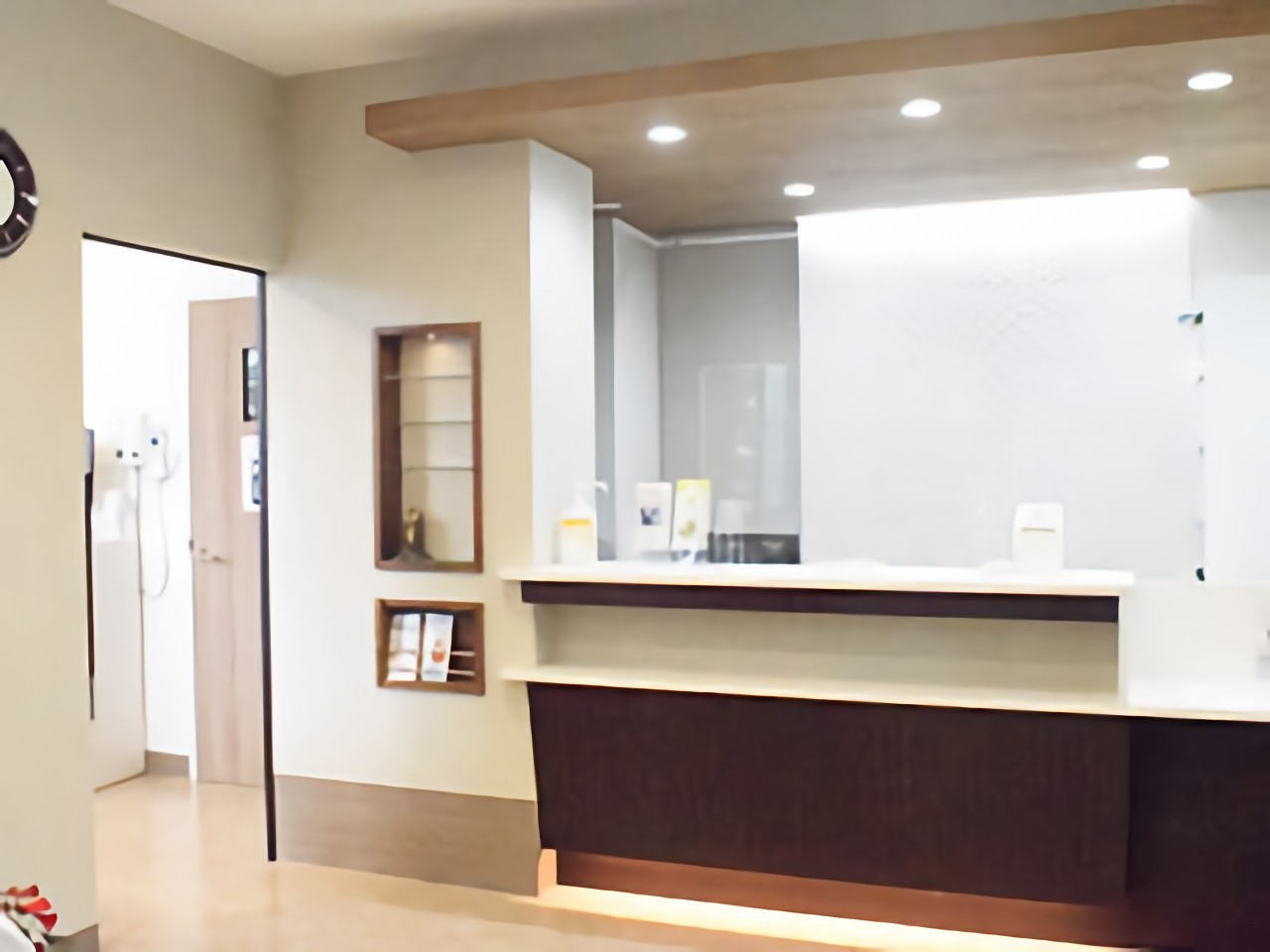 ①外観②受付③キッズスペース