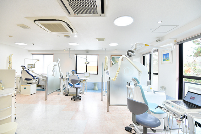 ①診療チェア②キッズスペース③診療チェア