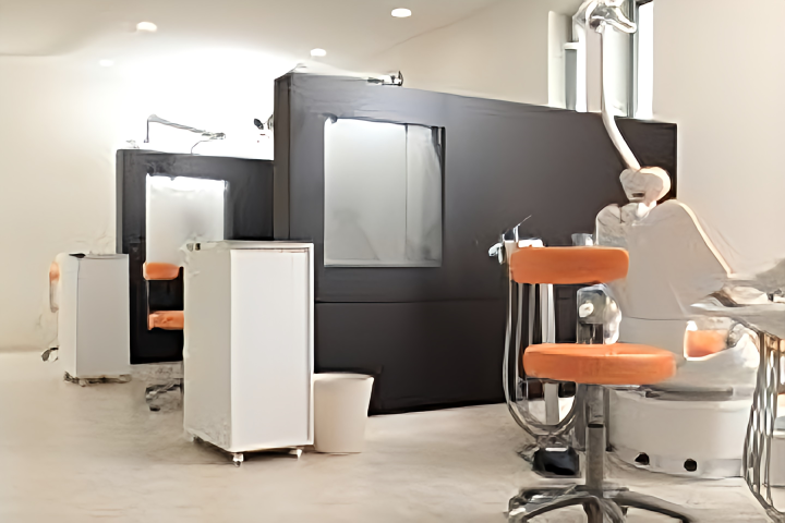 ①外観②キッズルーム③診療室