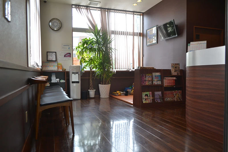 【石倉バス停 徒歩6分】平日22時・土日診療で通いやすい橋元歯科