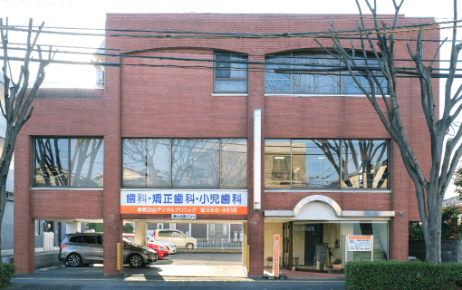 ①医院外観 ②待合室 ③診療室