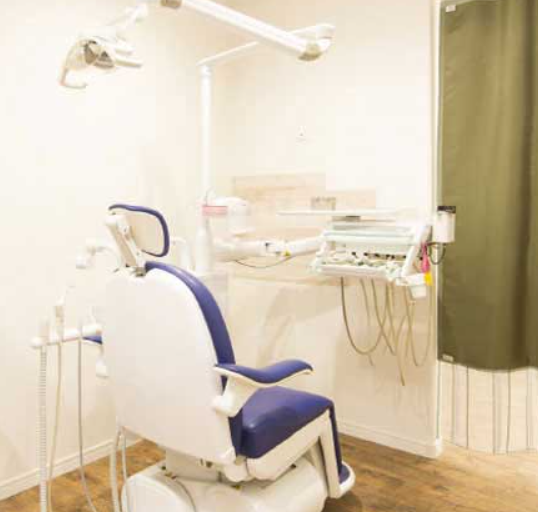 ①外観②待合③診療室